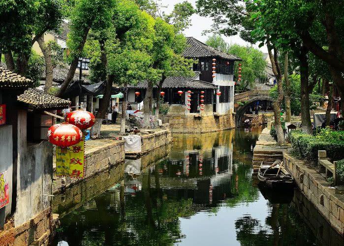 探索如图,正方形的边长是8厘米,求阴影部分的面积。,发现答案